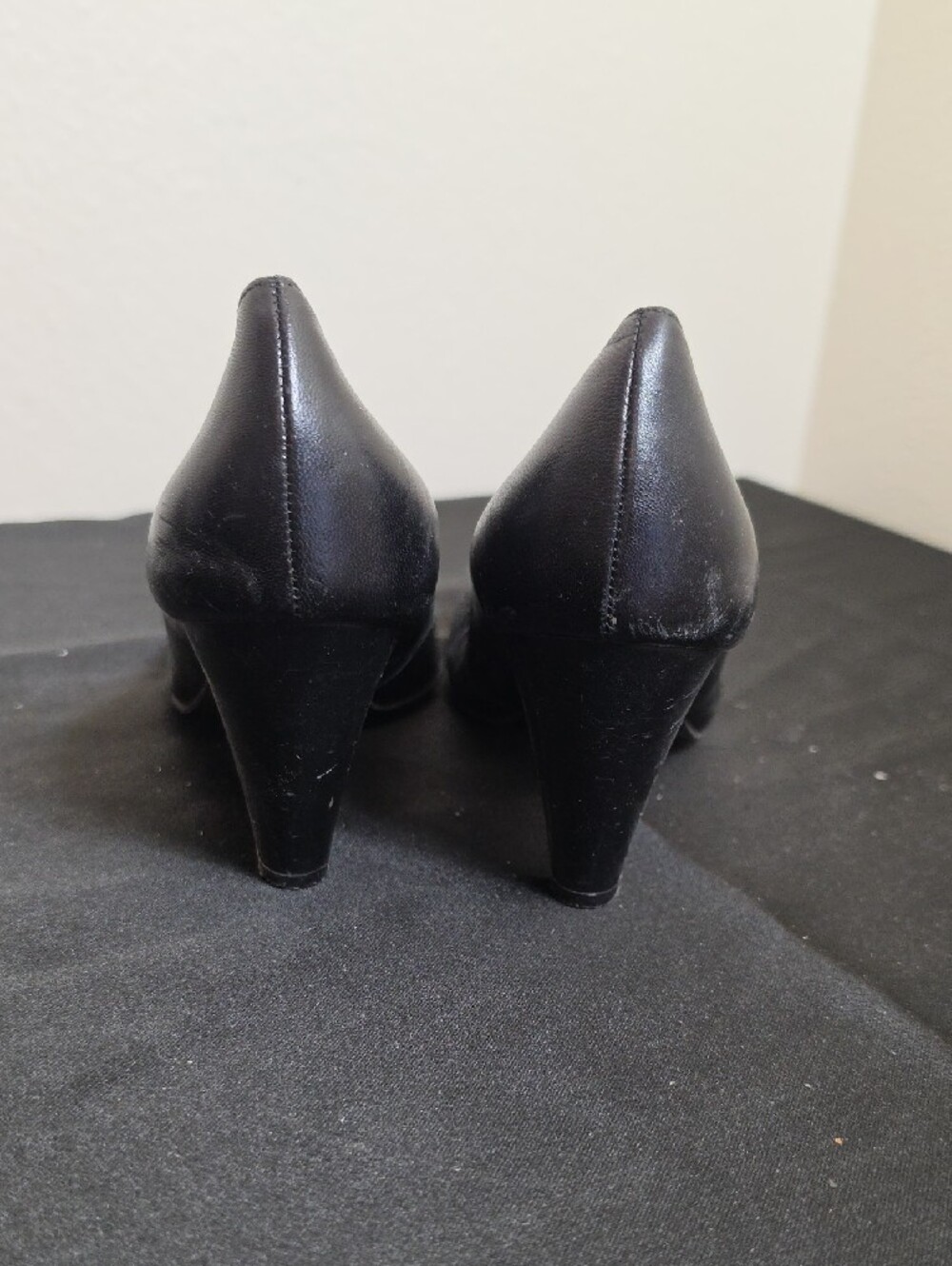 Black Leather Rounded-Toe Heels - Picture 2 of 5